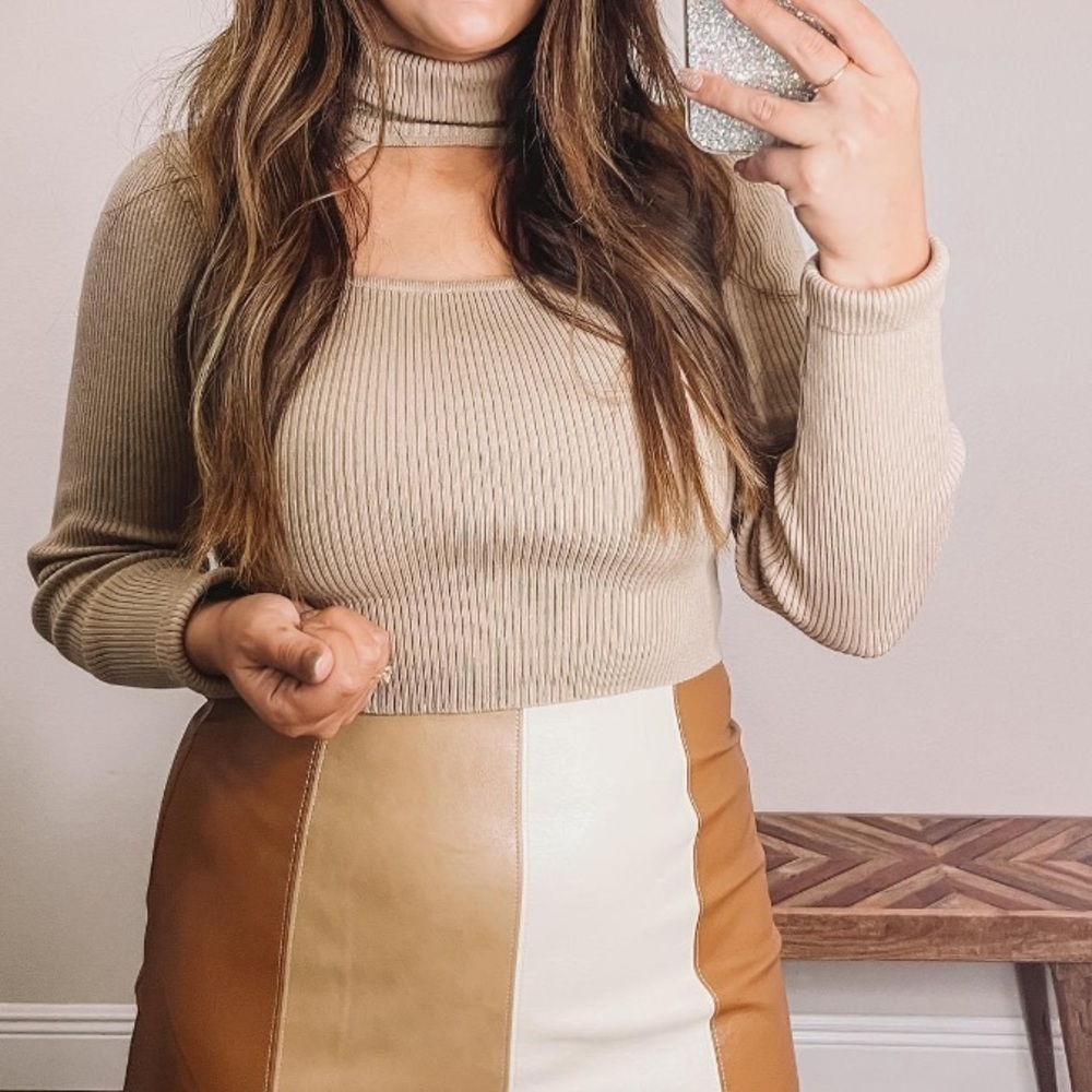 NWT Le Lis / Tan Ribbed Turtleneck Crop Sweater